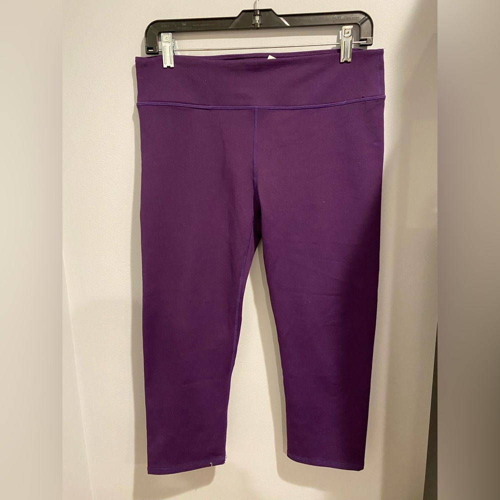 Purple Fabletics cropped leggings